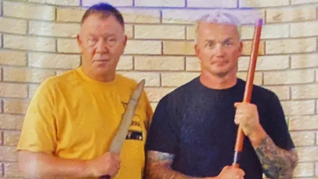 Großmeister Bill Newman und Sifu Toni Schmidt mit Escrima Waffen