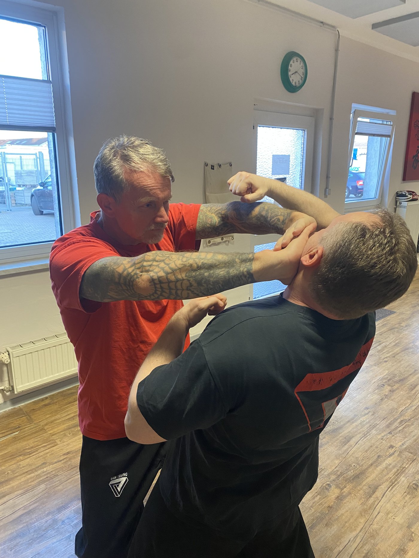 Konter gegen einen Schwinger – Quick Defence Training im Zentrum für Selbstverteidigung Ludwigshafen